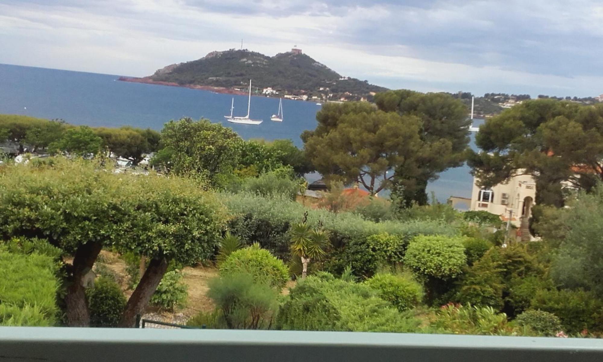 Appartement Vue Mer Piscines Parking Les Coraux Agay Plage Saint-Raphaël 外观 照片